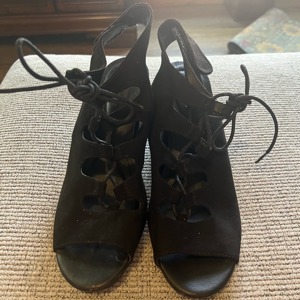 Black Relativity Heels